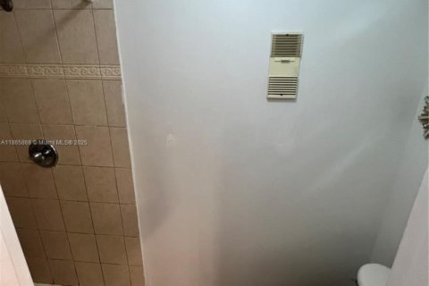 Copropriété à louer à Hialeah, Floride: 2 chambres, 69.68 m2 № 1897174 - photo 16