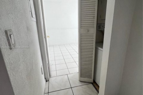 Copropriété à louer à Hialeah, Floride: 2 chambres, 69.68 m2 № 1897174 - photo 13
