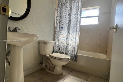 Copropriété à louer à Hialeah, Floride: 2 chambres, 69.68 m2 № 1897174 - photo 8