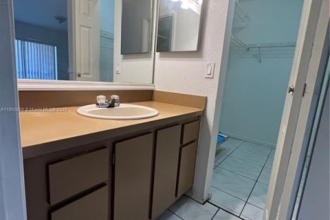 Copropriété à louer à Hialeah, Floride: 2 chambres, 69.68 m2 № 1897174 - photo 15