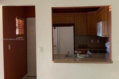 Copropriété à louer à Hialeah, Floride: 2 chambres, 69.68 m2 № 1897174 - photo 5