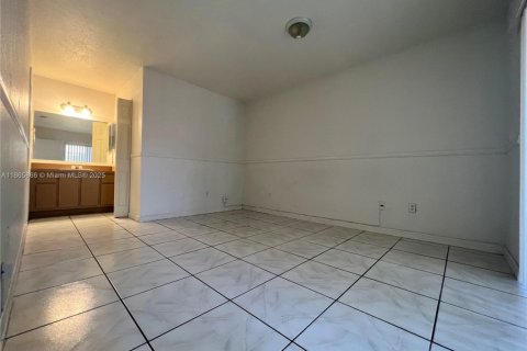 Copropriété à louer à Hialeah, Floride: 2 chambres, 69.68 m2 № 1897174 - photo 14