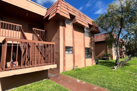 Copropriété à louer à Hialeah, Floride: 2 chambres, 69.68 m2 № 1897174 - photo 1