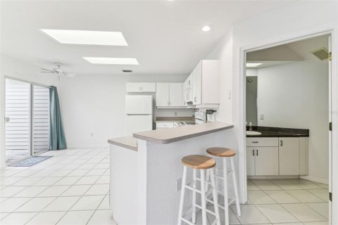 Condo in Lutz, Florida, 3 bedrooms  № 1745504 - photo 20