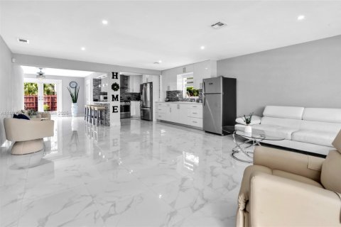 Casa en alquiler en Homestead, Florida, 4 dormitorios, 111.48 m2 № 1930177 - foto 6