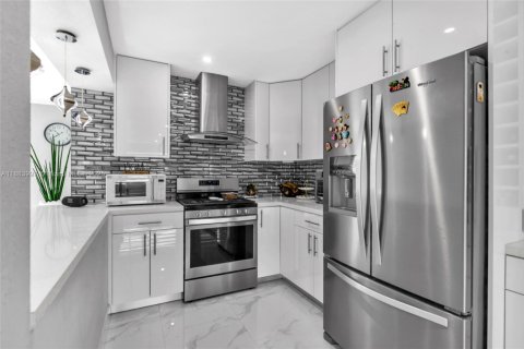 Casa en alquiler en Homestead, Florida, 4 dormitorios, 111.48 m2 № 1930177 - foto 9