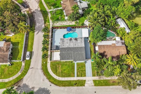 Casa en alquiler en Homestead, Florida, 4 dormitorios, 111.48 m2 № 1930177 - foto 2
