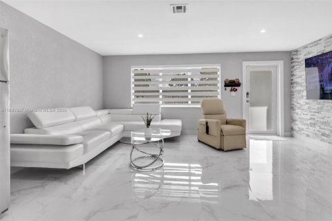 Casa en alquiler en Homestead, Florida, 4 dormitorios, 111.48 m2 № 1930177 - foto 7