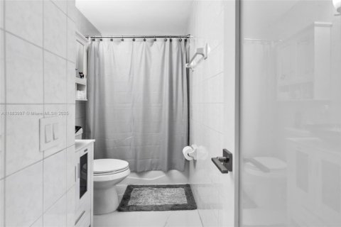 Casa en alquiler en Homestead, Florida, 4 dormitorios, 111.48 m2 № 1930177 - foto 16