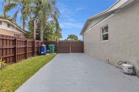 Casa en alquiler en Homestead, Florida, 4 dormitorios, 111.48 m2 № 1930177 - foto 26