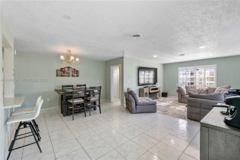 Casa en venta en Hollywood, Florida, 3 dormitorios, 156.82 m2 № 1982920 - foto 13