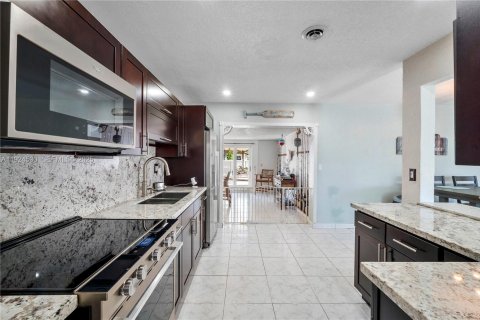 Casa en venta en Hollywood, Florida, 3 dormitorios, 156.82 m2 № 1982920 - foto 17