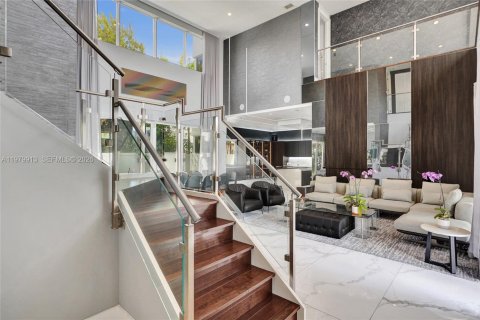 Снять в аренду виллу или дом в Дорал, Флорида 5 спален, 356.84м2, № 2046334 - фото 8