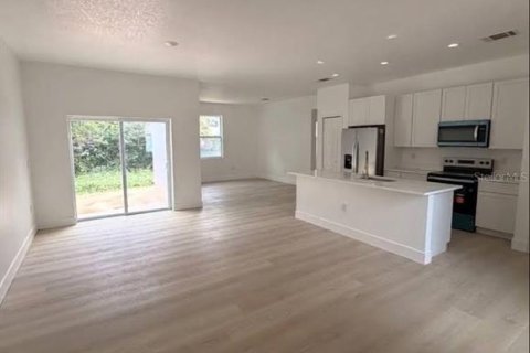 House in Avon Park, Florida 3 bedrooms, 139.35 sq.m. № 2391320 - photo 3