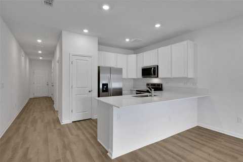 Townhouse in Jacksonville, Florida 3 bedrooms, 137.59 sq.m. № 1791124 - photo 10