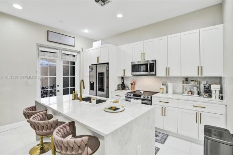 Adosado en Pembroke Pines, Florida 3 dormitorios, 213.68 m2 № 2428169