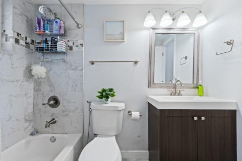 Copropriété à vendre à Miami, Floride: 1 chambre, 66.15 m2 № 2066276 - photo 11