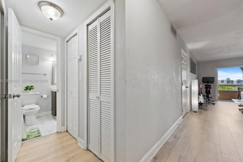 Copropriété à vendre à Miami, Floride: 1 chambre, 66.15 m2 № 2066276 - photo 12