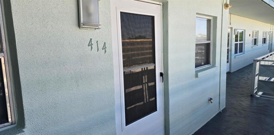 Condominio en Saint Petersburg, Florida, 1 dormitorio  № 2418420