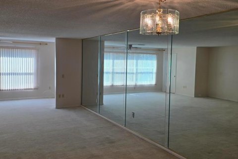 Condominio en alquiler en Saint Petersburg, Florida, 1 dormitorio, 98.01 m2 № 2418420 - foto 5