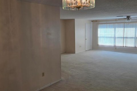 Condominio en alquiler en Saint Petersburg, Florida, 1 dormitorio, 98.01 m2 № 2418420 - foto 4