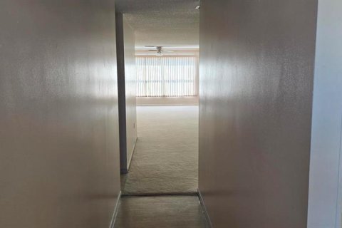 Condominio en alquiler en Saint Petersburg, Florida, 1 dormitorio, 98.01 m2 № 2418420 - foto 2