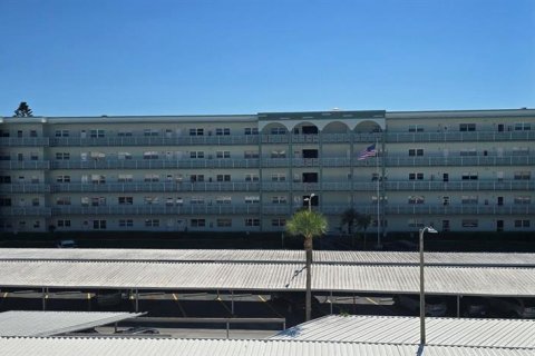 Condominio en alquiler en Saint Petersburg, Florida, 1 dormitorio, 98.01 m2 № 2418420 - foto 16