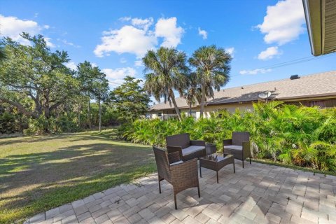 Immobilier commercial à vendre à Rotonda, Floride: 6 chambres, 243.96 m2 № 1628387 - photo 25