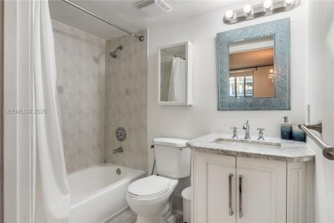 Condominio en alquiler en Surfside, Florida, 1 dormitorio, 67.82 m2 № 2025694 - foto 14