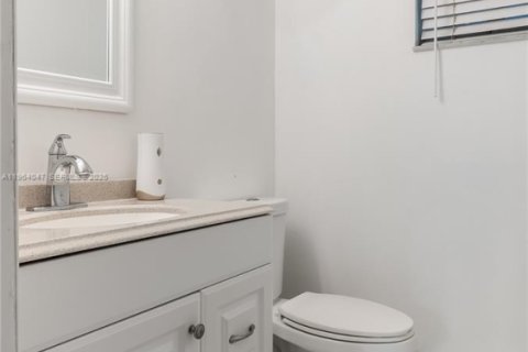 Condominio en alquiler en Surfside, Florida, 1 dormitorio, 67.82 m2 № 2025694 - foto 15