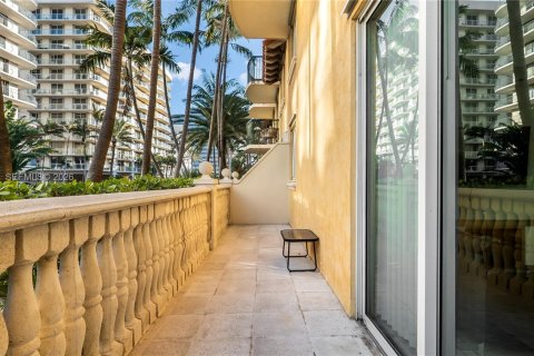 Condominio en alquiler en Surfside, Florida, 1 dormitorio, 67.82 m2 № 2025694 - foto 17