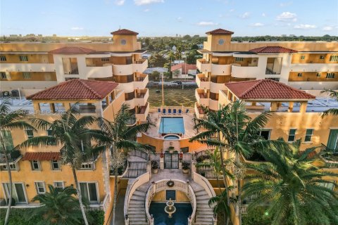 Condominio en Surfside, Florida, 1 dormitorio  № 2025694