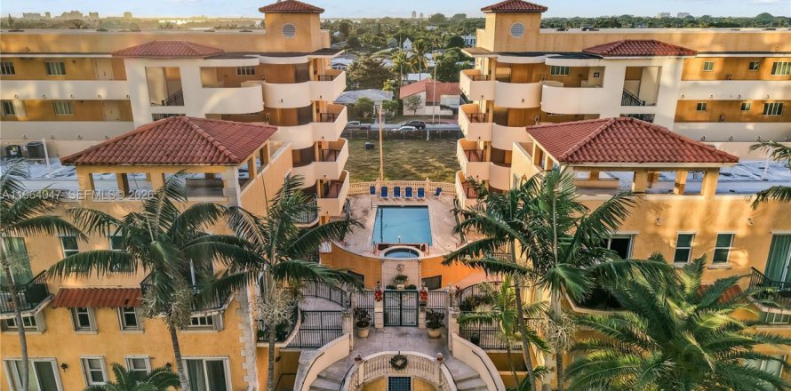 Condominio en Surfside, Florida, 1 dormitorio  № 2025694