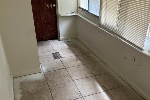 Commercial property in Tampa, Florida 95.13 sq.m. № 1520773 - photo 9