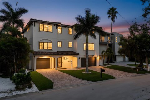 Villa ou maison à vendre à Saint Pete Beach, Floride: 4 chambres, 465.35 m2 № 2098447 - photo 2
