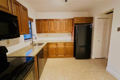 Copropriété à louer à North Miami Beach, Floride: 2 chambres, 130.06 m2 № 2421076 - photo 4