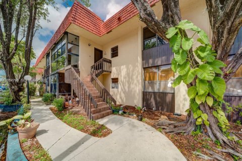 Condo à North Miami Beach, Floride, 2 chambres  № 2421076
