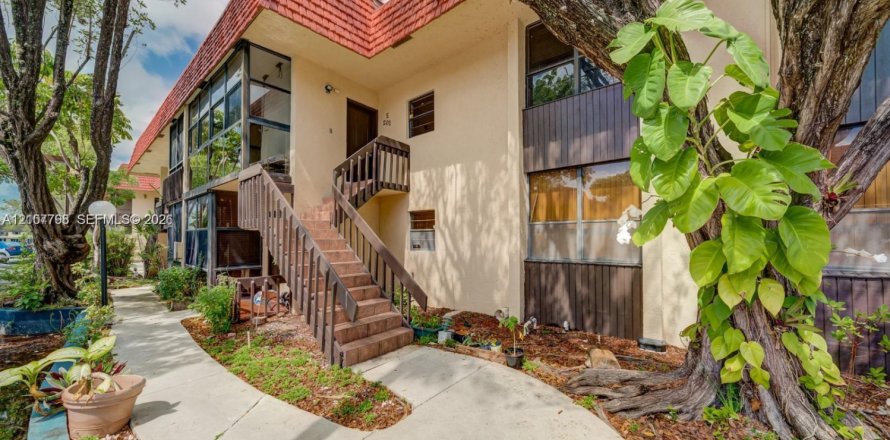Condo à North Miami Beach, Floride, 2 chambres № 2421076