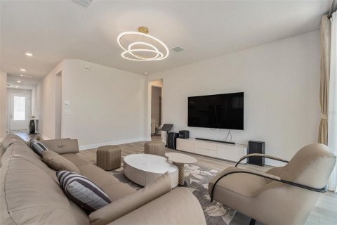 Casa en alquiler en Tarpon Springs, Florida, 5 dormitorios, 265.51 m2 № 1905094 - foto 12