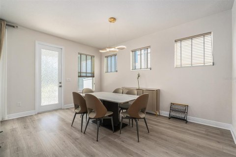 Casa en alquiler en Tarpon Springs, Florida, 5 dormitorios, 265.51 m2 № 1905094 - foto 13
