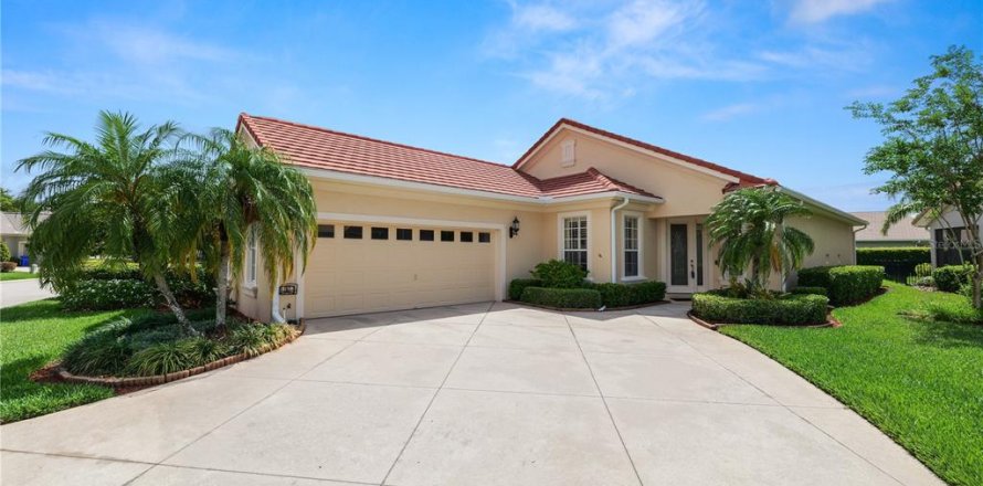 House in Lakeland, Florida 2 bedrooms, 178.65 sq.m. № 1725205