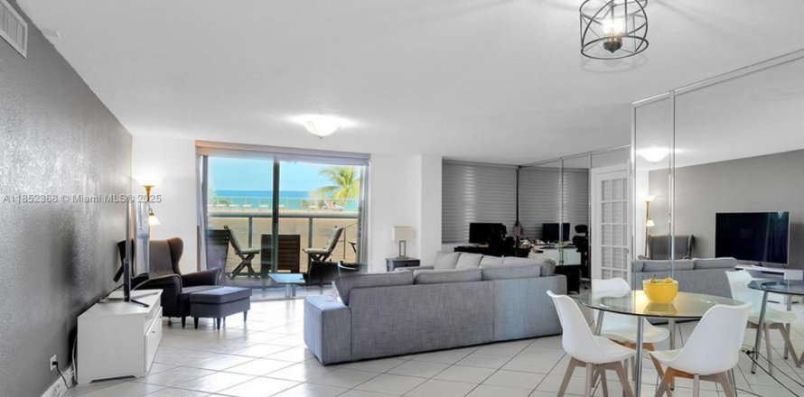 Condominio en Miami Beach, Florida, 2 dormitorios  № 1983297
