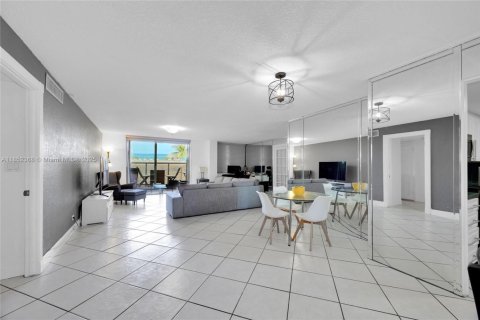 Condominio en venta en Miami Beach, Florida, 2 dormitorios, 119.84 m2 № 1983297 - foto 5