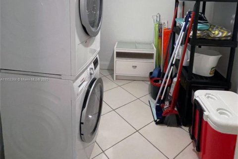 Condominio en venta en Miami Beach, Florida, 2 dormitorios, 119.84 m2 № 1983297 - foto 12