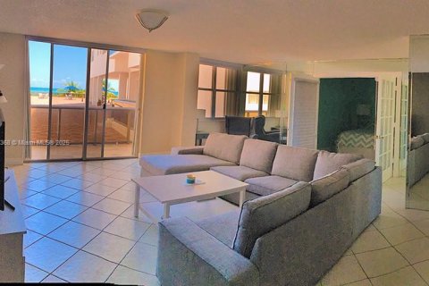 Condominio en venta en Miami Beach, Florida, 2 dormitorios, 119.84 m2 № 1983297 - foto 3