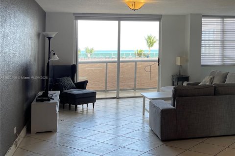 Condominio en venta en Miami Beach, Florida, 2 dormitorios, 119.84 m2 № 1983297 - foto 23