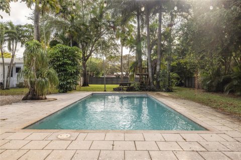 House in Biscayne Park, Florida 3 bedrooms, 141.03 sq.m. № 1691620 - photo 13