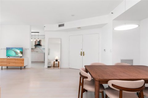 Condominio en venta en Miami Beach, Florida, 1 dormitorio, 107.77 m2 № 2027643 - foto 4