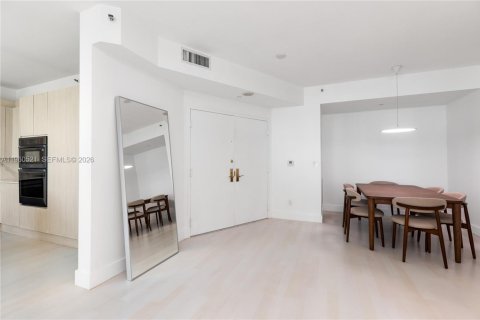 Condominio en venta en Miami Beach, Florida, 1 dormitorio, 107.77 m2 № 2027643 - foto 8