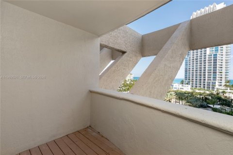Condominio en venta en Miami Beach, Florida, 1 dormitorio, 107.77 m2 № 2027643 - foto 24